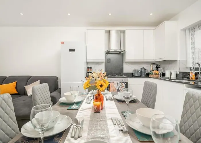 Vibrant 3Br Tottenham Home, Private Garden Wifi Parking Free On Request
