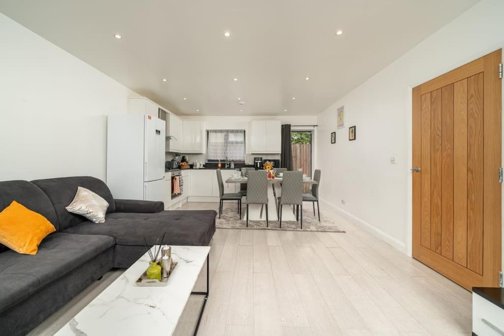 Appartamento Vibrant 3br Tottenham Home, Private Garden Wifi Parking Free On Request *