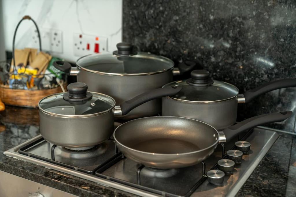 Vibrant 3br Tottenham Home, Private Garden Wifi Parking Free On Request Appartamento *