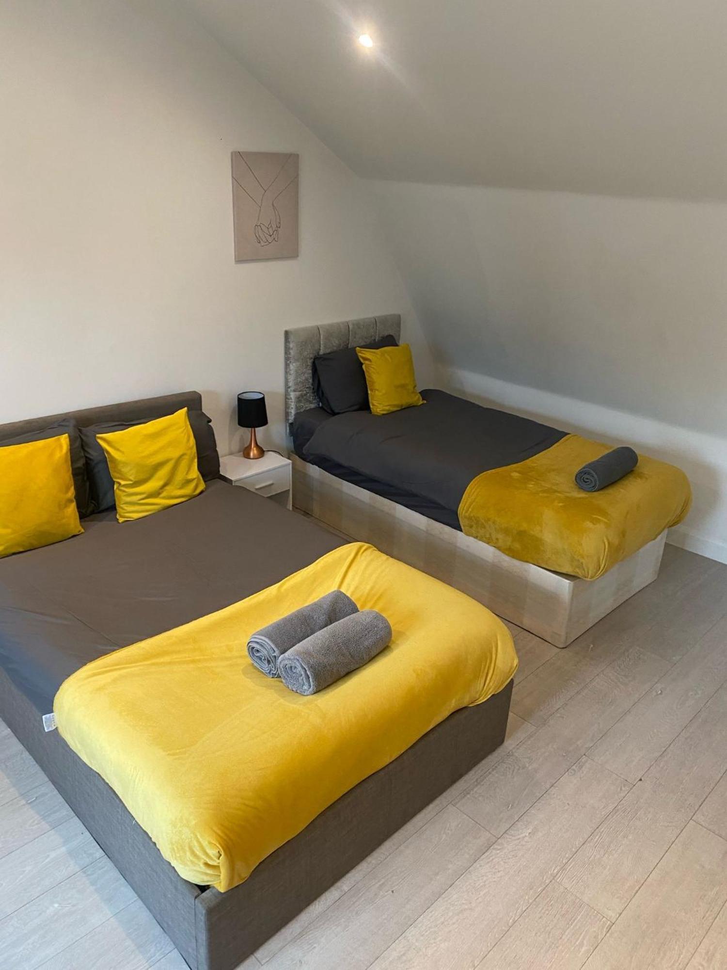 Vibrant 3br Tottenham Home, Private Garden Wifi Parking Free On Request Appartamento *